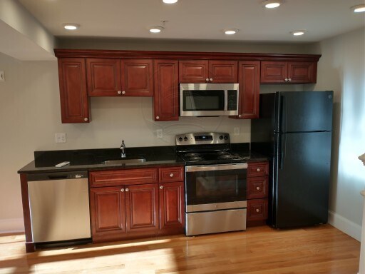 Primary Photo - Watertown Square area, deleaded 2 bedroom,...