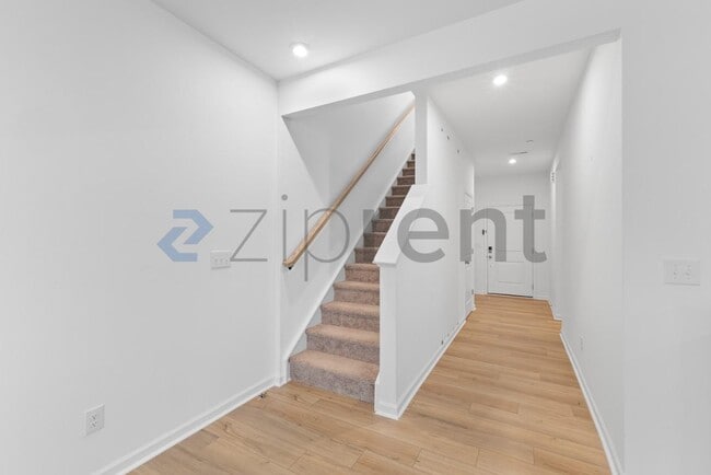 Building Photo - 3038 Langhorne Ave SW