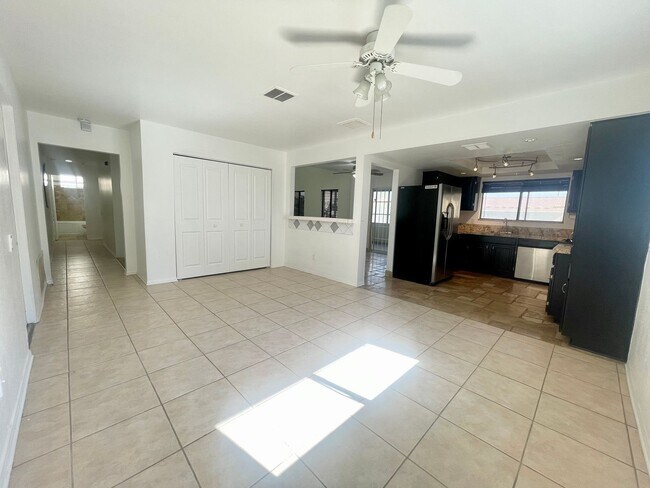 Foto del edificio - AVAILABLE NOW!! 3 Bedroom/2 Bathroom Cathedral City Pool Home!!  MOVE IN SPECIAL HALF OFF ONE MON...