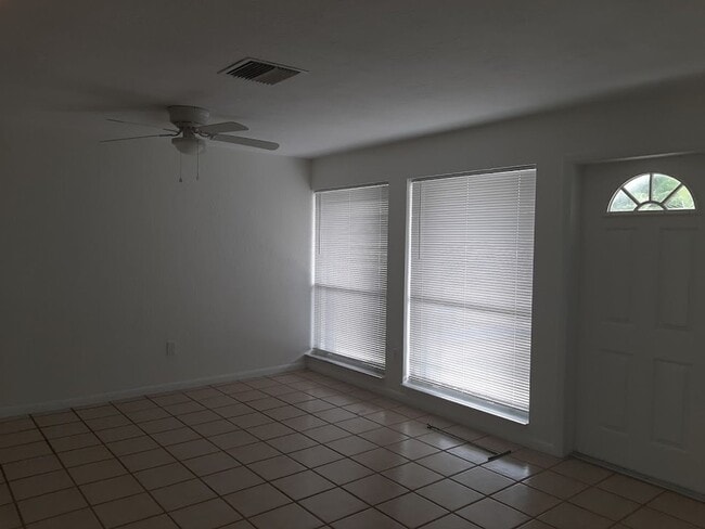 Building Photo - 1020 SE 42nd Ln