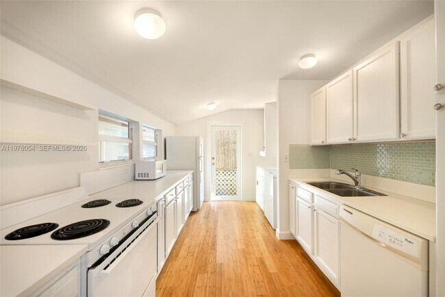 Foto del edificio - 3041 Calusa St