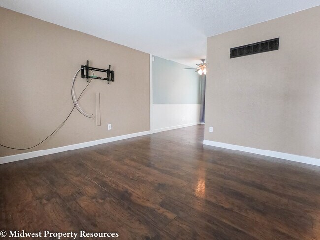 Living Room - 913 SW Speas Dr
