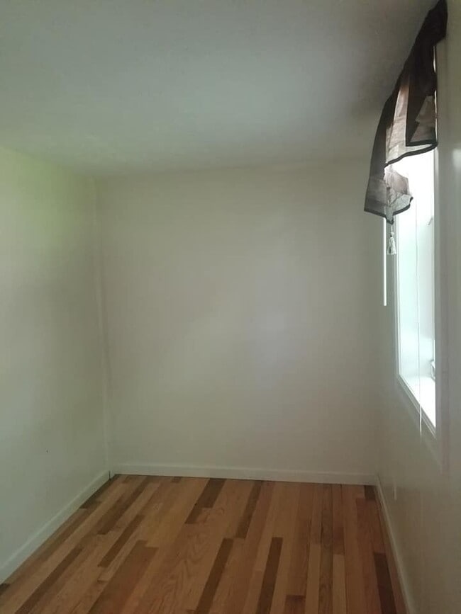 Building Photo - 2BR Bungalow Elmira Heights