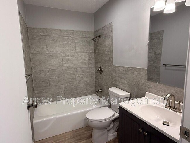 Foto del edificio - 1725 N Iowa Ave