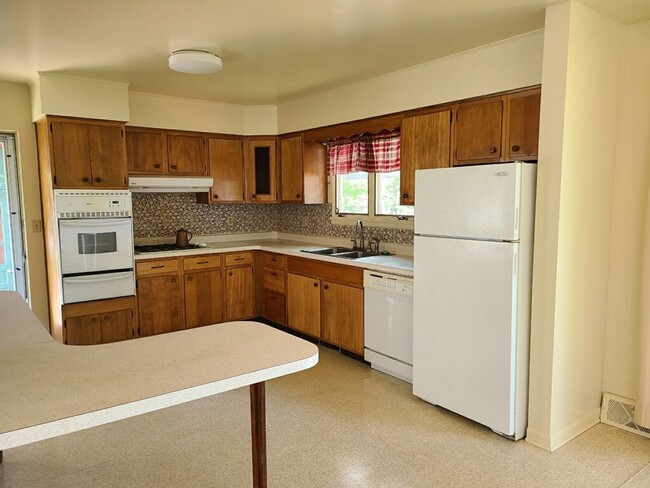 Foto del edificio - Three bedroom + Office on Maple Lake!
