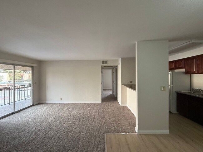Foto del edificio - Upstairs unit at Bella Vita Guard-Gated Co...
