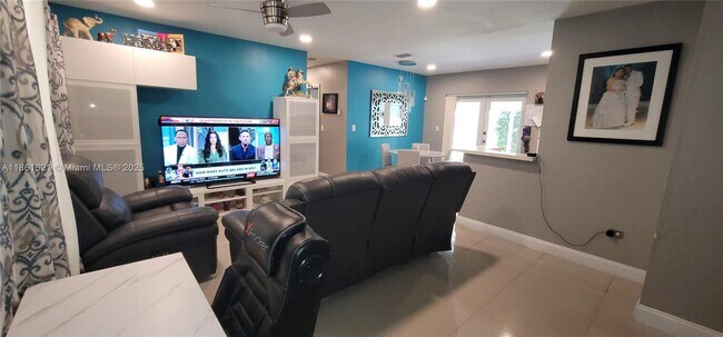 Foto del edificio - 7636 Miramar Pkwy