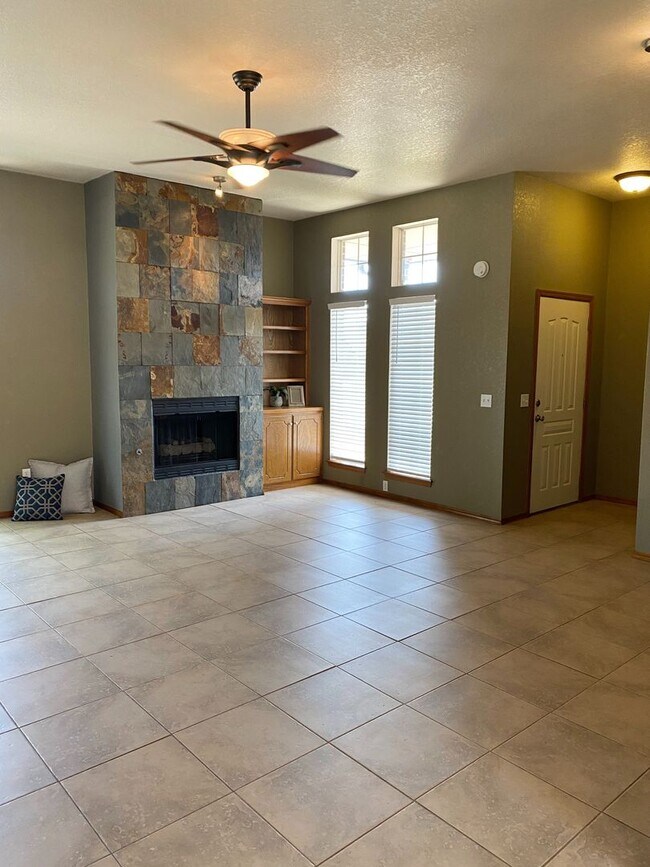 Foto del edificio - 631 Stoneridge Dr