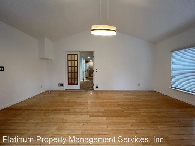 Building Photo - 3 br, 2 bath House - 8463 Lake Drive
