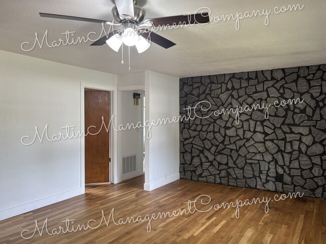 Foto del edificio - 2436 W 2nd St