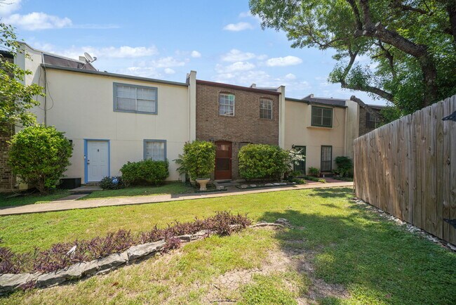 Foto del edificio - 6427 Wurzbach Rd