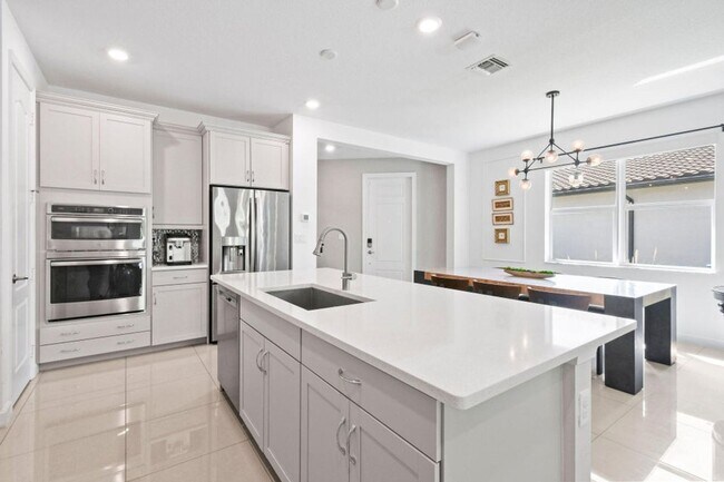 Building Photo - 3558 Haldin Pl