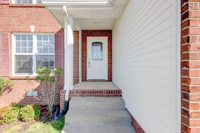 Building Photo - 3 Bedroom 2.5 Bathroom Home w/ Bonus Room!