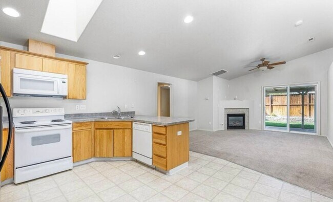 Foto del edificio - Stunning 3 Bedroom in West Pasco with RV P...