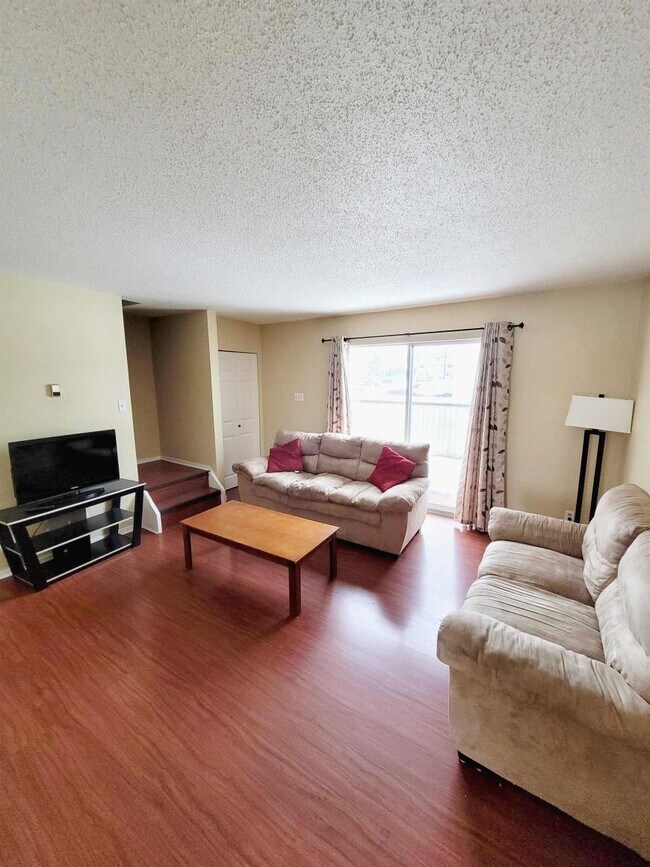 Building Photo - 2 bedroom in Kitimat BC V8C 1W4