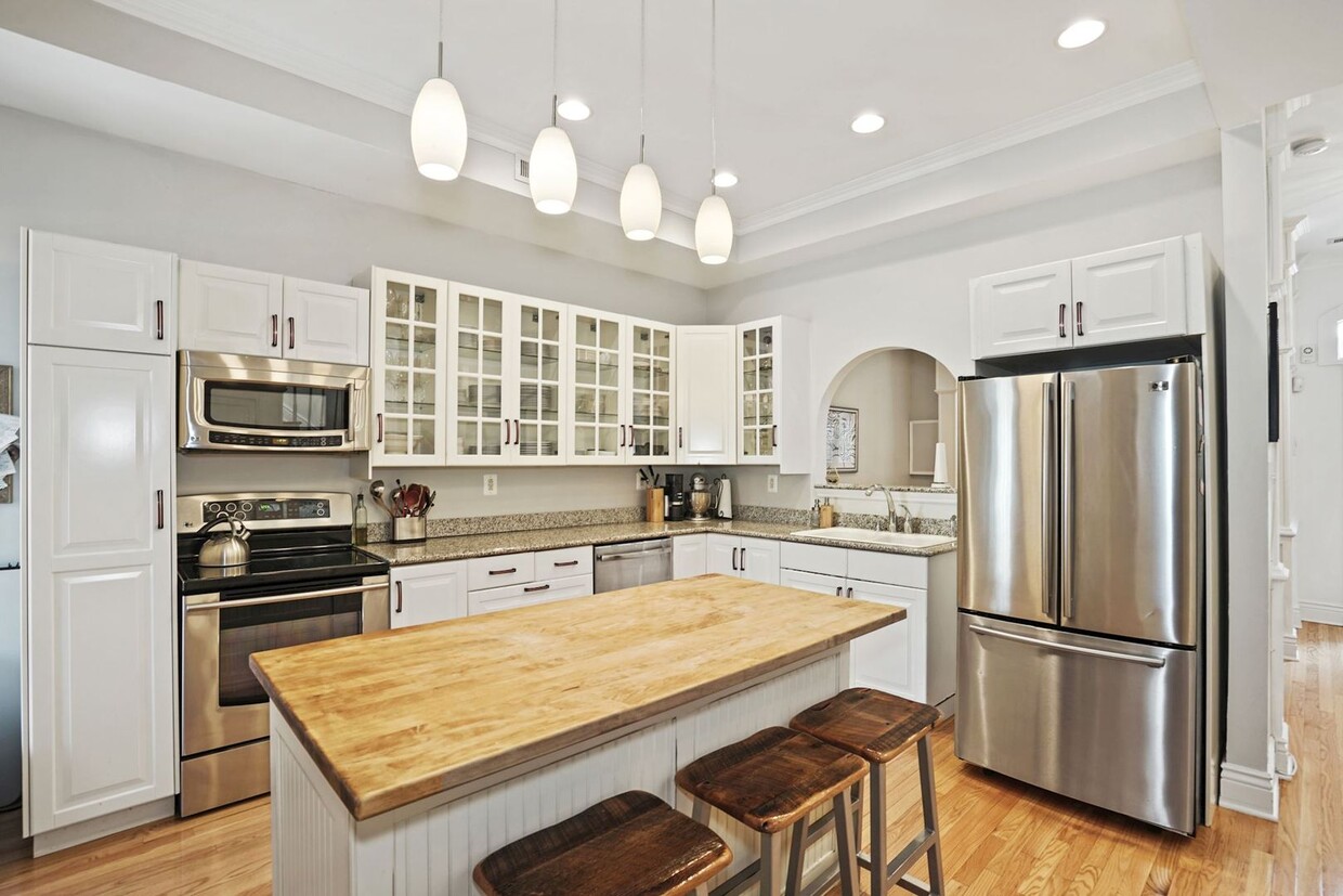 Foto principal - Lovely 2 BR/2.5 BA Apartment near Noma II!
