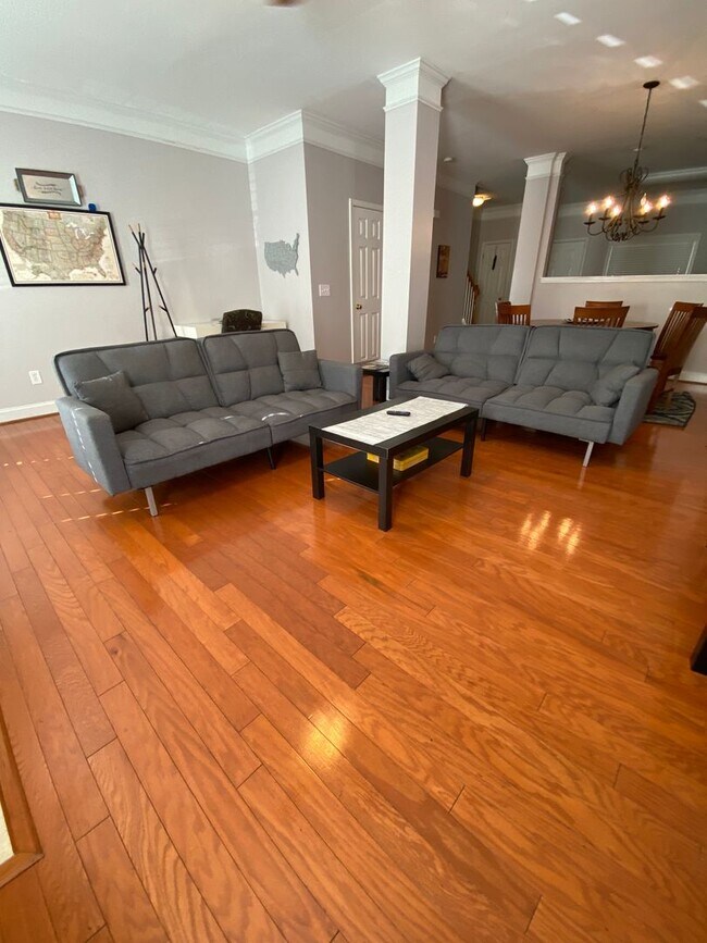 Building Photo - Move-In Ready in Hampton Forest!