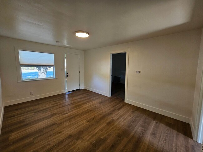 Foto del edificio - 735-745 Grand Ave
