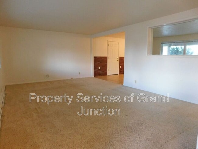 Building Photo - 193 Thompson Rd