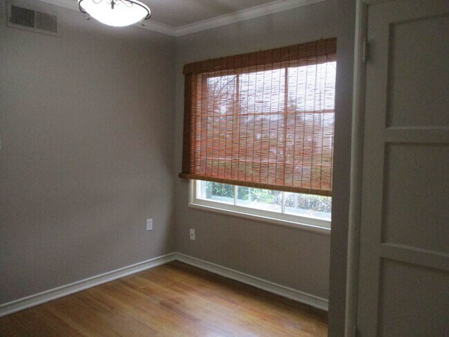 Building Photo - *MOVE IN SPECIAL $575 Off 1ST MONTH RENT