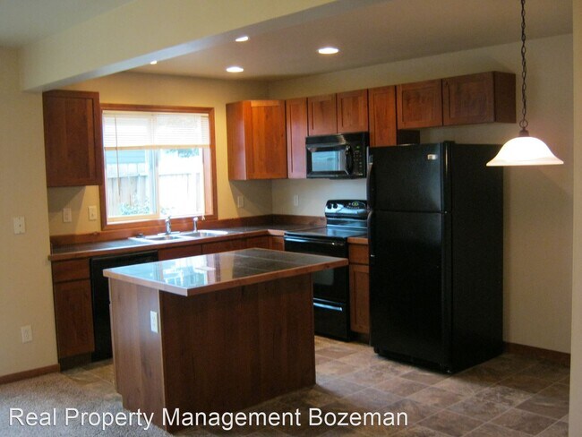 Building Photo - 3040 York St