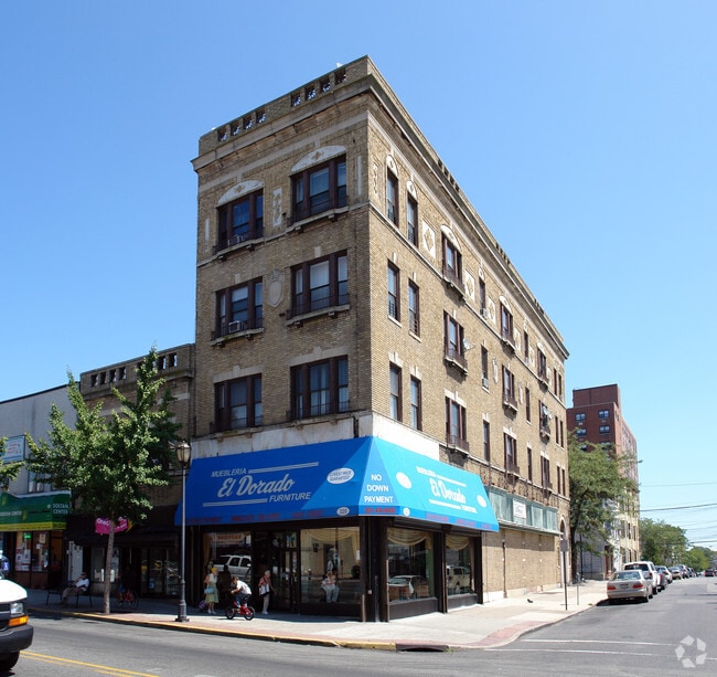 Building Photo - 320 Central Ave