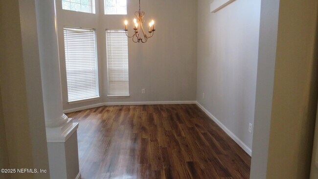 Building Photo - 3726 Bedford Dr