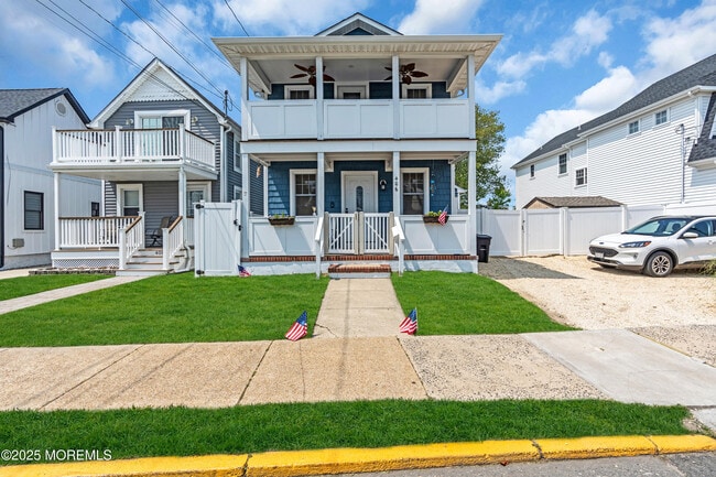 Building Photo - 406 18th Ave