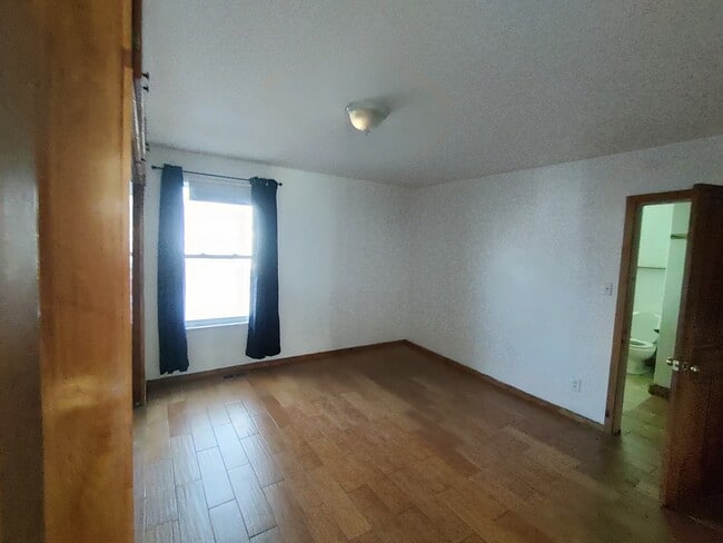 Building Photo - 20460 N Main St