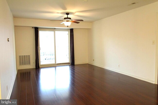 Building Photo - 102 Chesterfield Ln
