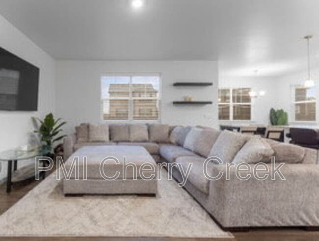 Building Photo - 27543 E Byers Ave
