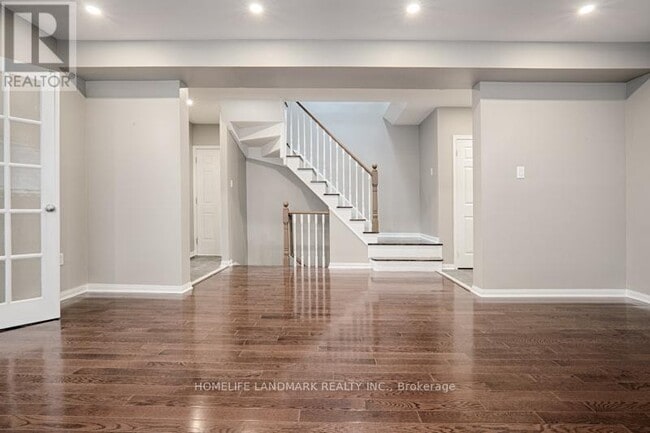 Building Photo - 813 Stonehaven Ave