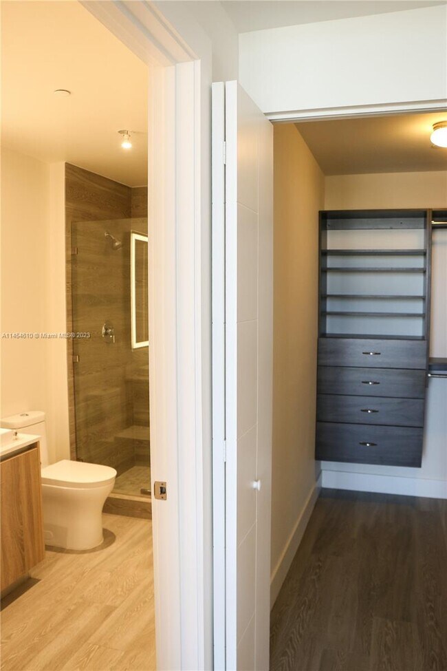 Foto del edificio - 2960 NE 207th St