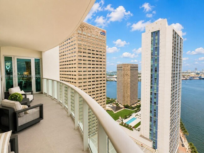 Foto del edificio - 300 S Biscayne Blvd