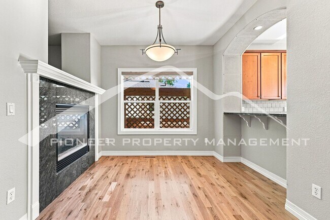 Foto del edificio - 4570 Meade St