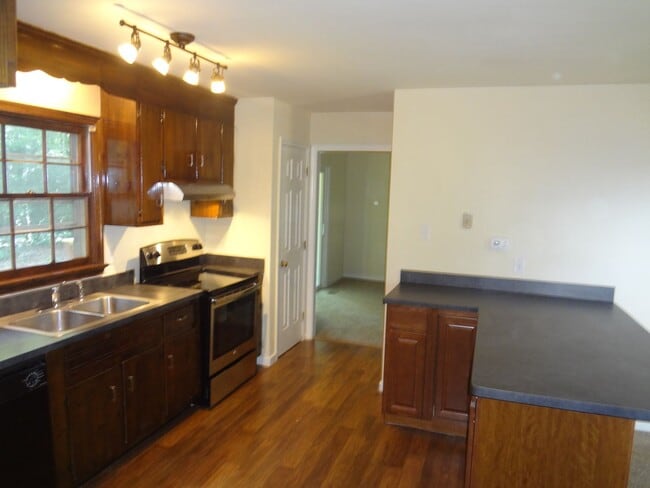 Building Photo - 10649 Genlou Rd