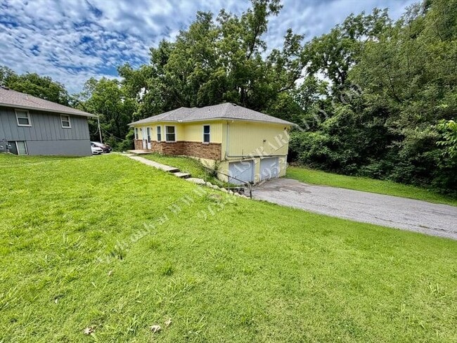 Building Photo - Beautiful 2 Bedroom Home in KCK-Available NOW!