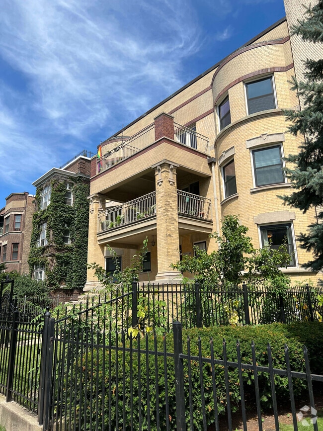 Building Photo - 5841 N Kenmore Ave