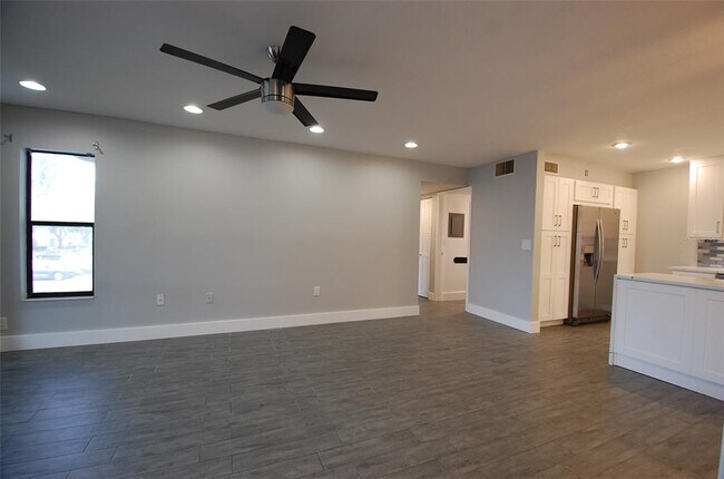 Foto del edificio - 1258 Pine Ridge Cir W