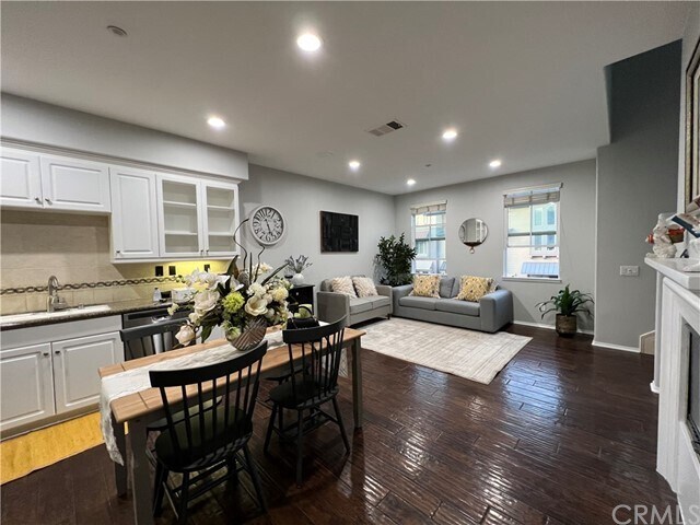 Building Photo - 292 Tustin Field Dr