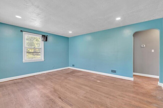 Building Photo - 6738 Dogwood Rd