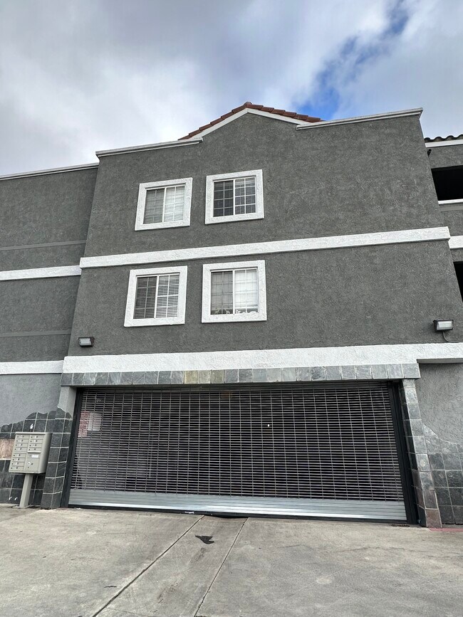 Building Photo - 7581 Warner Ave