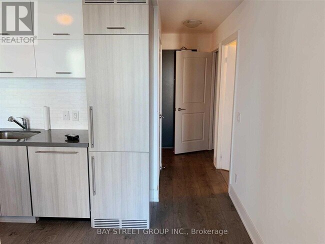 Photo du bâtiment - 8081-8081 Birchmount Rd