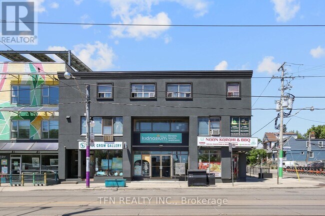 Photo du bâtiment - 1328-1328 Gerrard St E