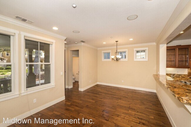 Building Photo - 4 br, 3.5 bath House - 205 Pearl Ln