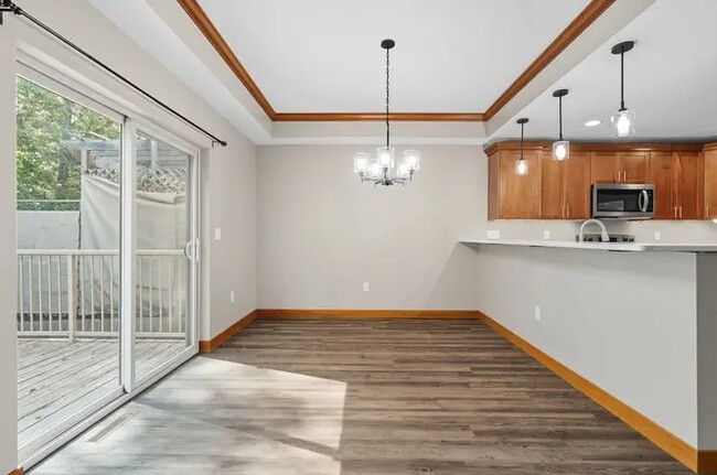 Building Photo - 1255 Dodge Street Ct