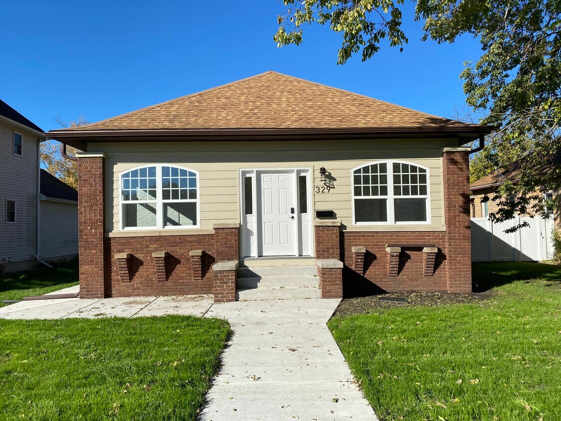 Foto principal - 329 N School Ave