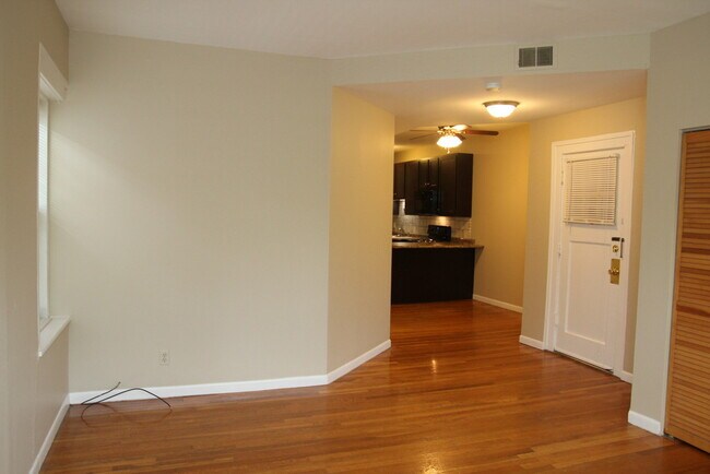 Foto del edificio - 6829 Kingsbury Blvd