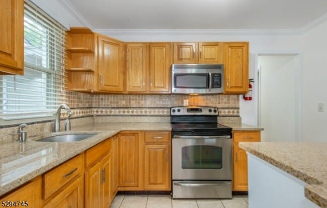 Building Photo - 61 Beechwood Ave