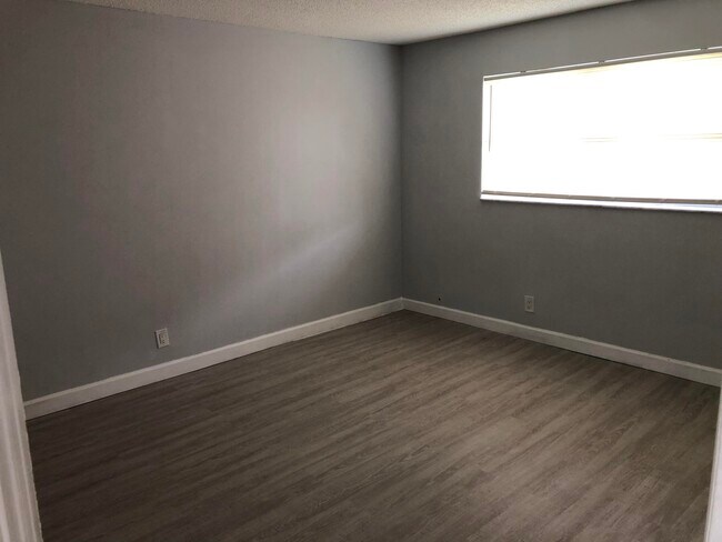Building Photo - 7820 S Colony Cir